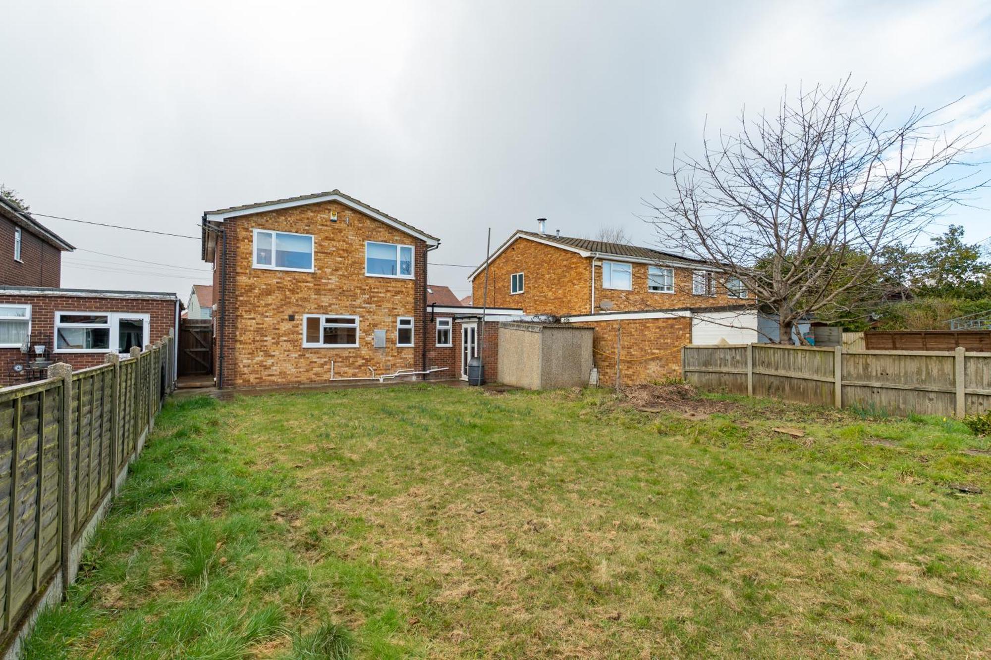 Stylish 4 Bedroom Spacious Retreat With Parking - Sleeps 10 - Families & Contractors Canterbury Exterior photo