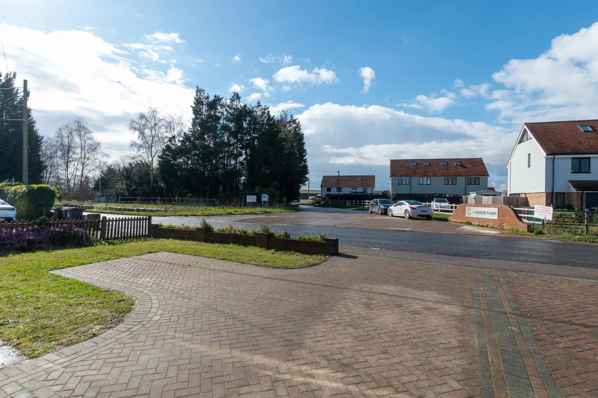 Stylish 4 Bedroom Spacious Retreat With Parking - Sleeps 10 - Families & Contractors Canterbury Exterior photo