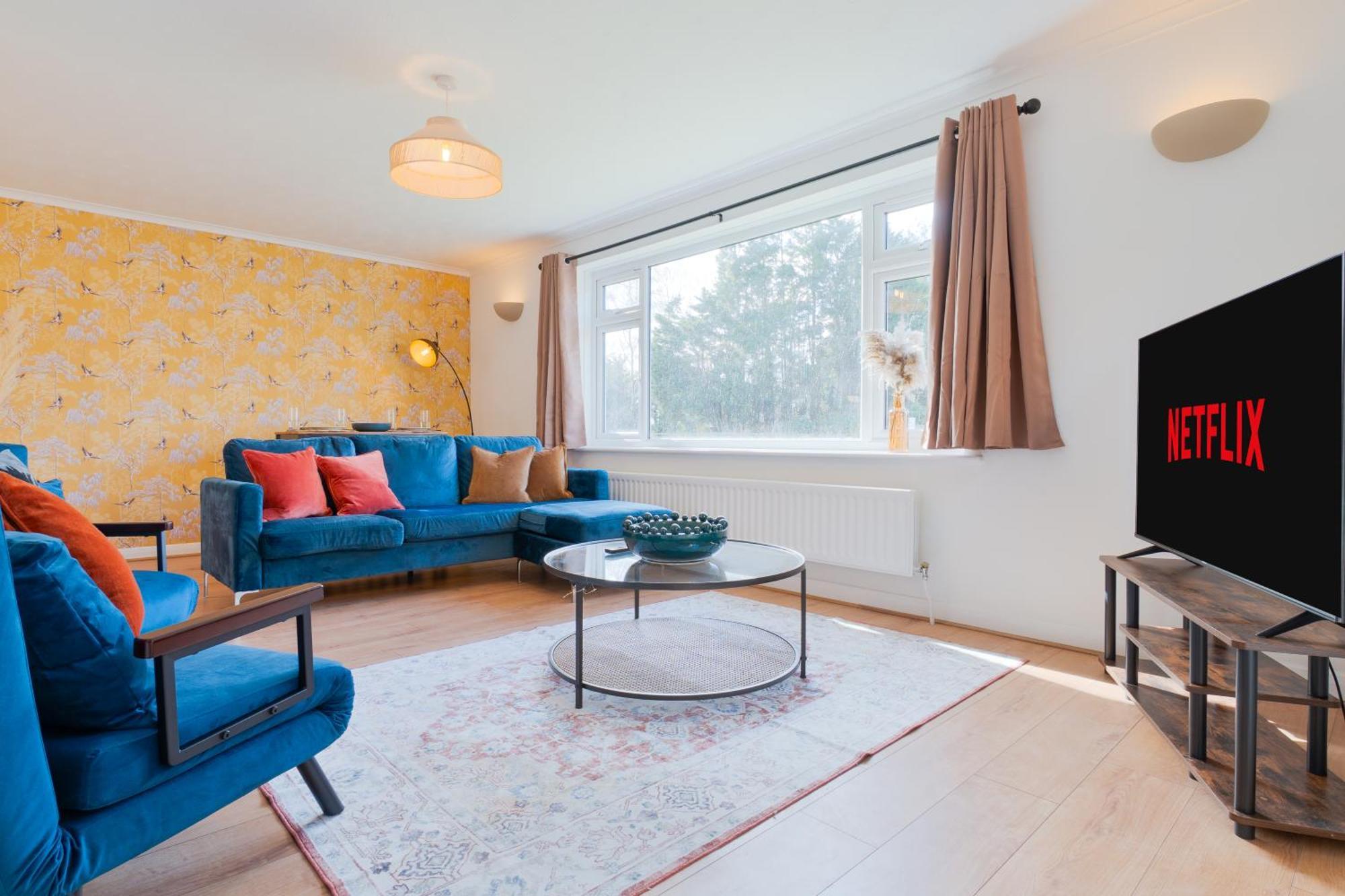 Stylish 4 Bedroom Spacious Retreat With Parking - Sleeps 10 - Families & Contractors Canterbury Exterior photo