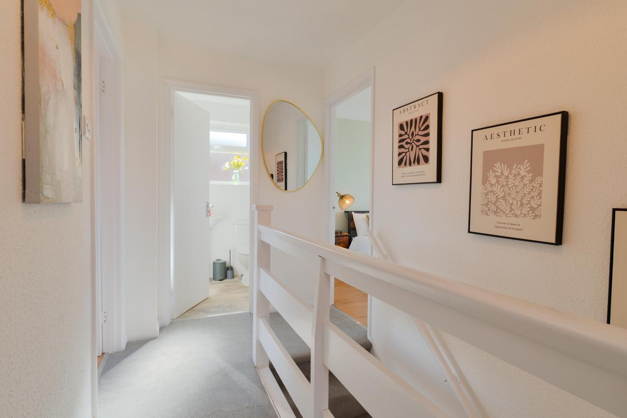 Stylish 4 Bedroom Spacious Retreat With Parking - Sleeps 10 - Families & Contractors Canterbury Exterior photo